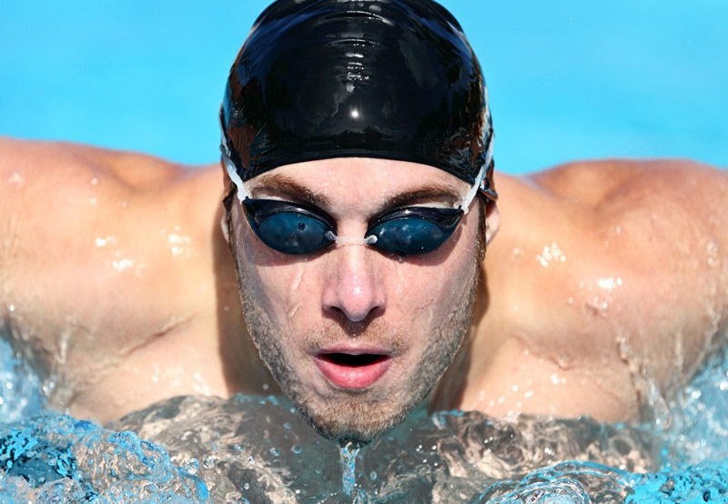 Athlete-Swimmer-with-Custom-Made-Swim-Molds